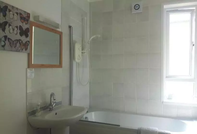 Majatalo Breken Guest House