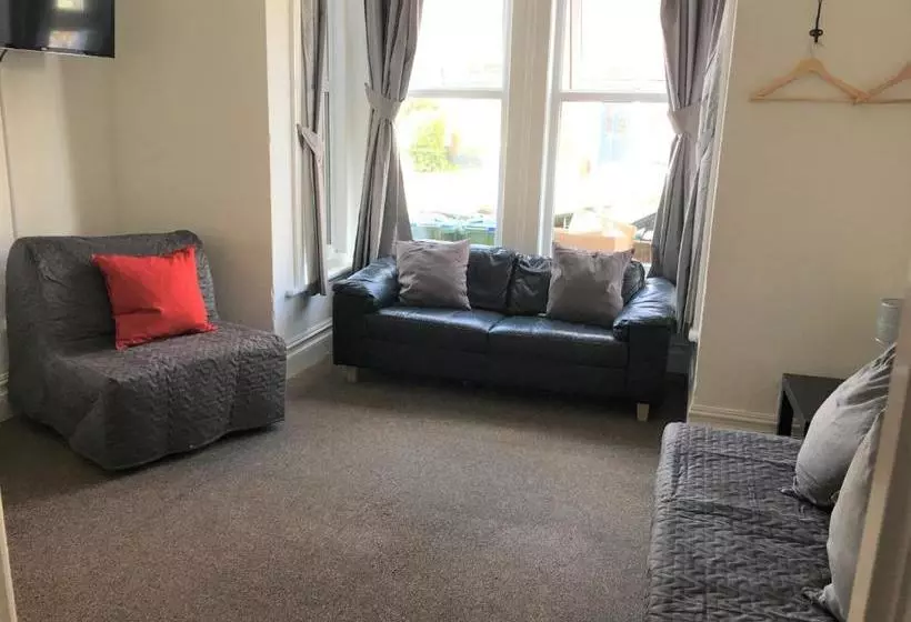 پانسیون Polygon Villas Guest House