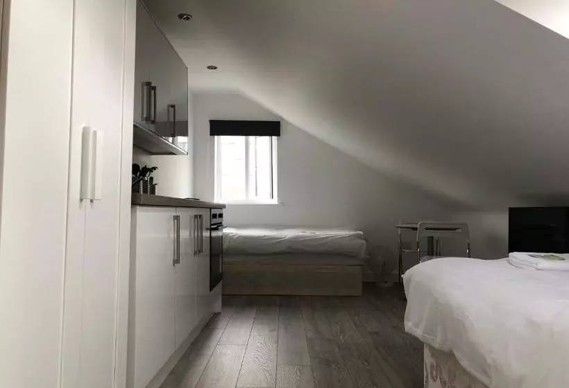 پانسیون Polygon Villas Guest House