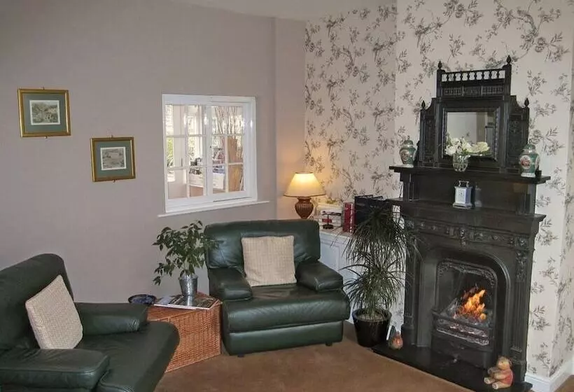 ペンション The Coach House