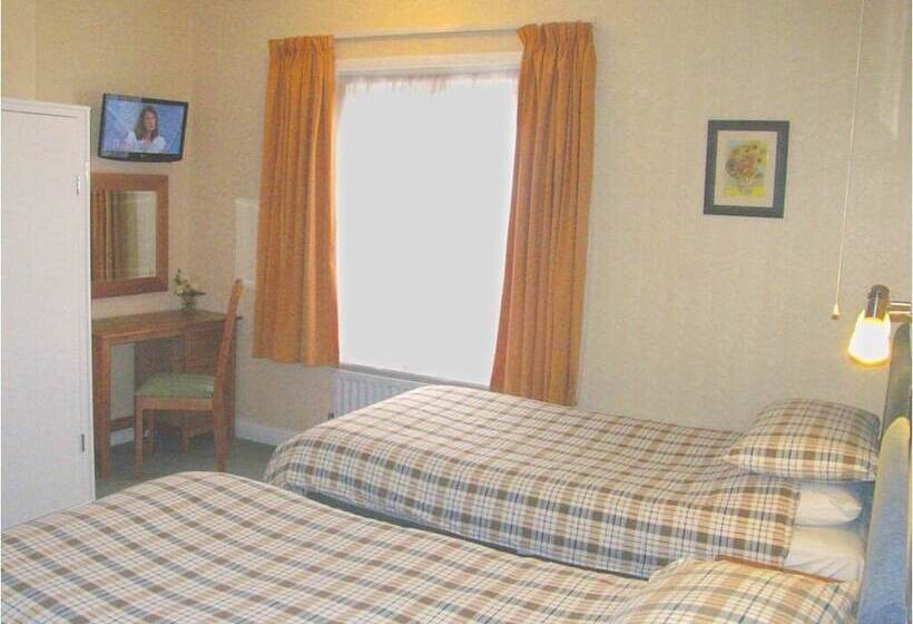 بنسيون The Coach House