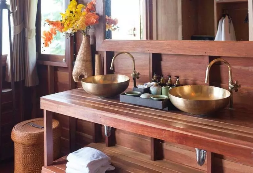 Serendipity Beach Resort Koh Lipe