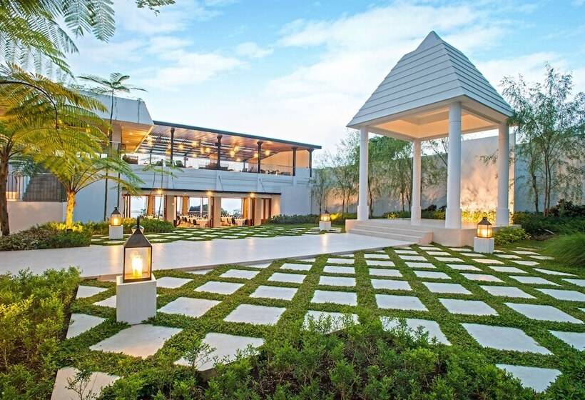 Surya Hotel & Cottages Prigen