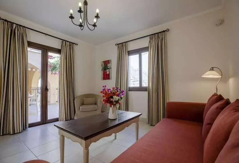 Hotelli Aliathon Ionian