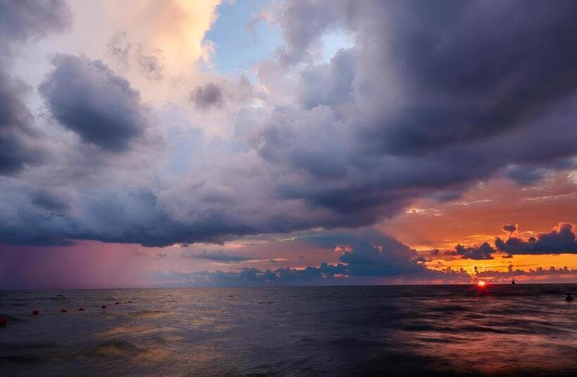 هتل Orbi City Beach