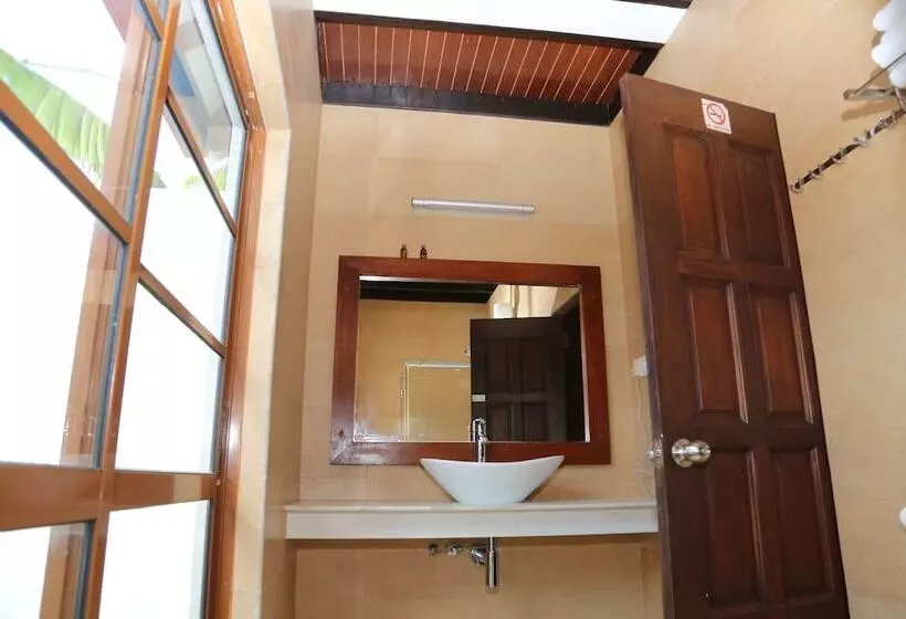 هتل Pandanus Villa