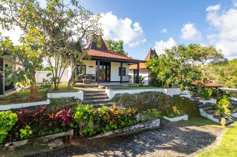 Hotelli Surya Melasti Beach Villa