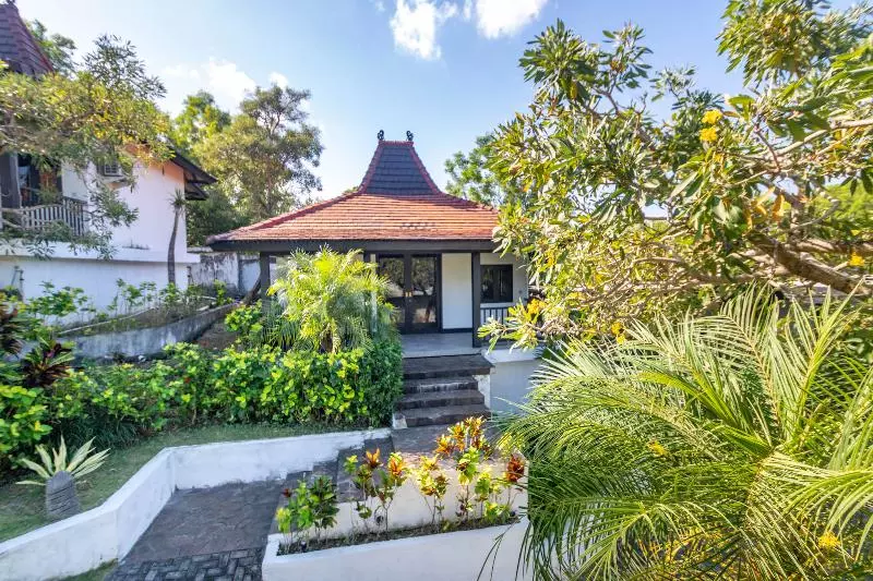 Hotelli Surya Melasti Beach Villa