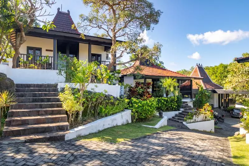 Hotelli Surya Melasti Beach Villa