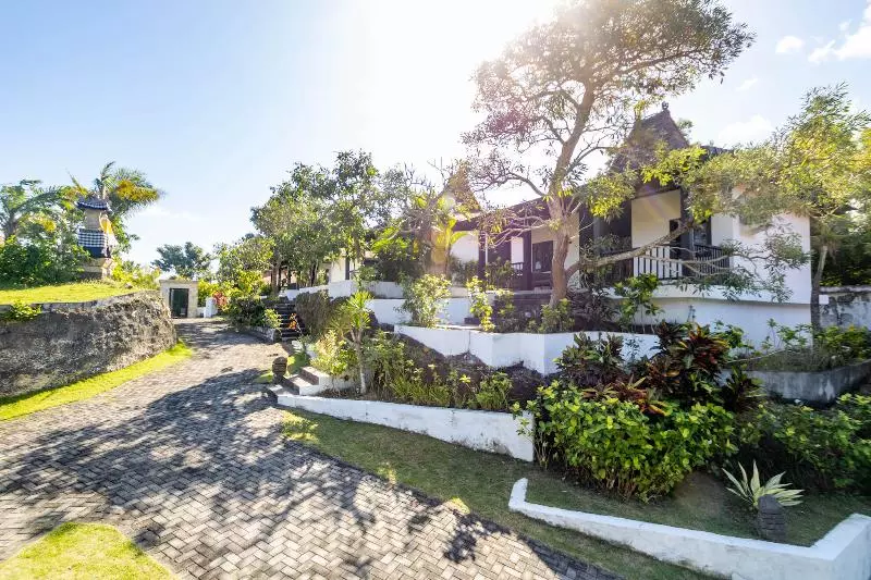 Hotelli Surya Melasti Beach Villa