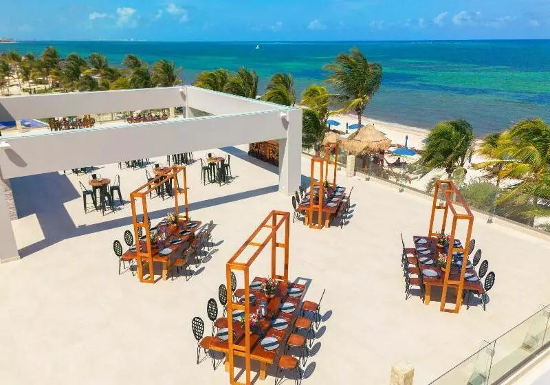Hotelli Royalton Splash Riviera Cancun, An Autograph Collection Allinclusive Resort