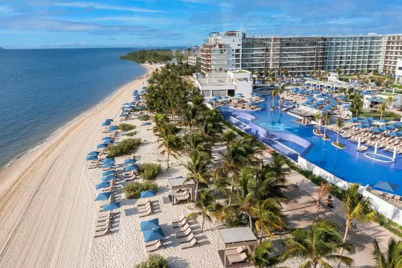 Hotelli Royalton Splash Riviera Cancun, An Autograph Collection Allinclusive Resort