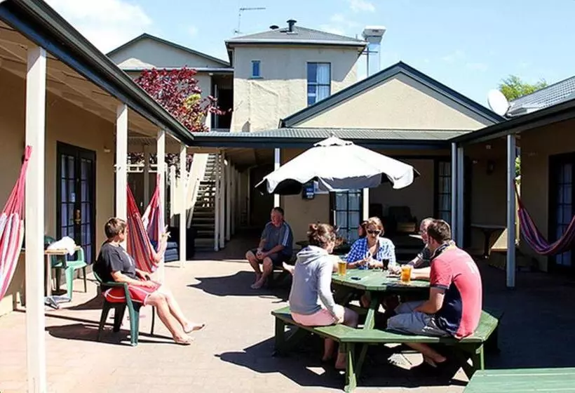 旅馆 The Prince Albert Backpackers & Bar