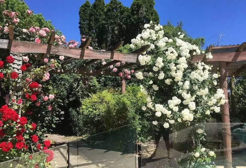 Bluebell Lodge And Cottage