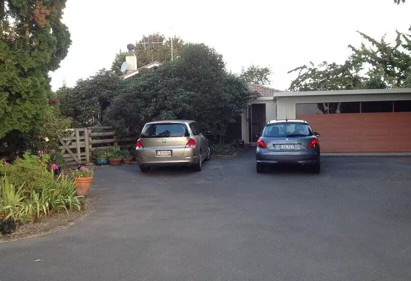 Bluebell Lodge And Cottage