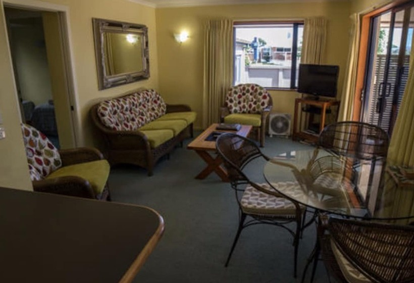 Boatshed Motel Apartments