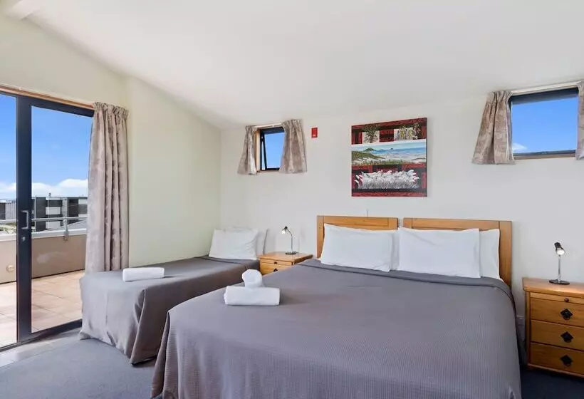 Boatshed Motel Apartments