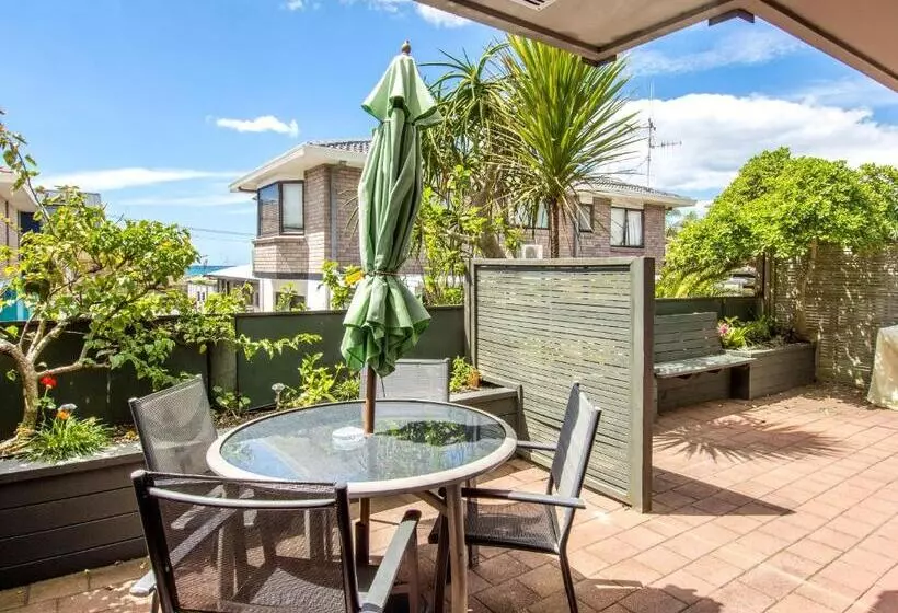 Boatshed Motel Apartments