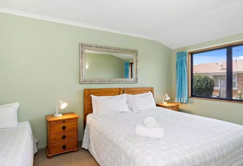 Boatshed Motel Apartments