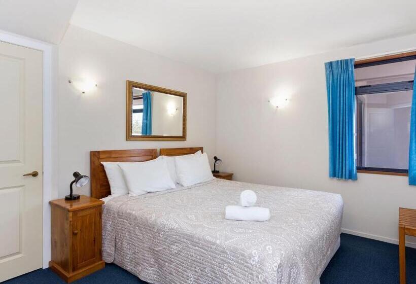 Boatshed Motel Apartments