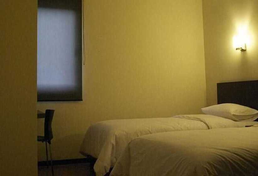 Отель Alpha Inn