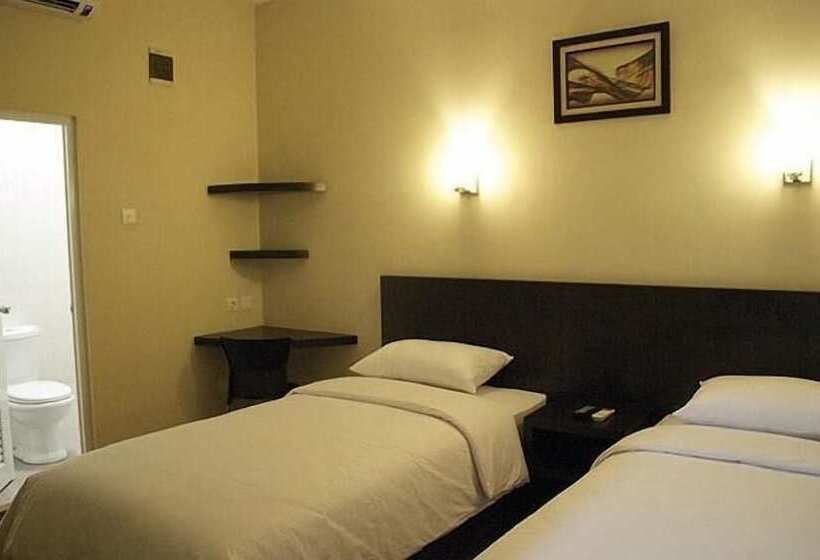 Отель Alpha Inn