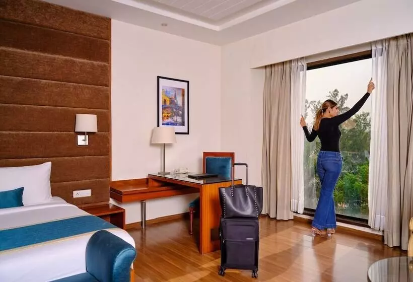 فندق Best Western Country Woods Ambala