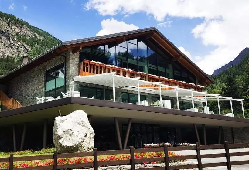 Grand Hotel Courmayeur Mont Blanc, By R Collection Hotels