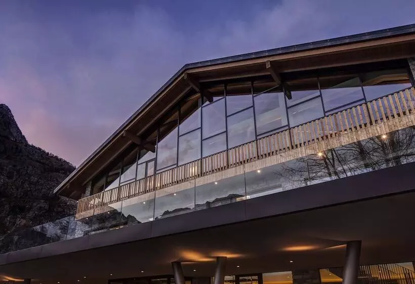 Grand Hotel Courmayeur Mont Blanc, By R Collection Hotels