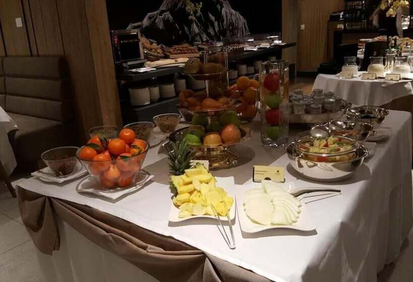 Grand Hotel Courmayeur Mont Blanc, By R Collection Hotels