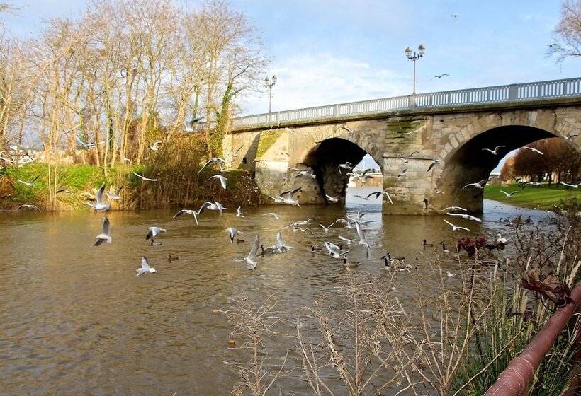 ホテル L Esturgeon