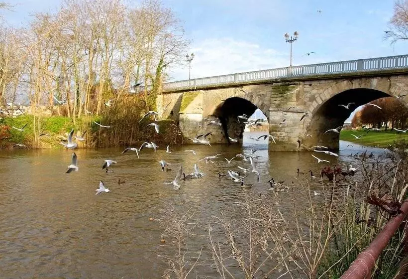 ホテル L Esturgeon