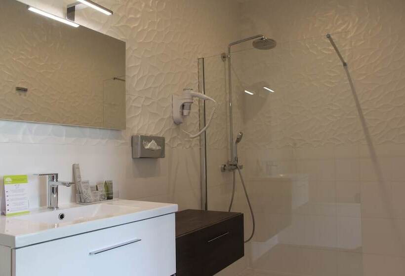 ホテル L Esturgeon