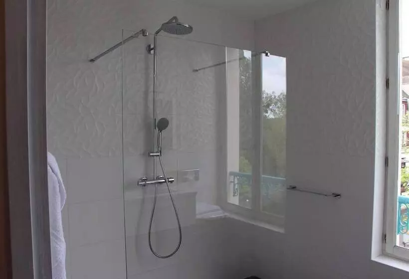 ホテル L Esturgeon