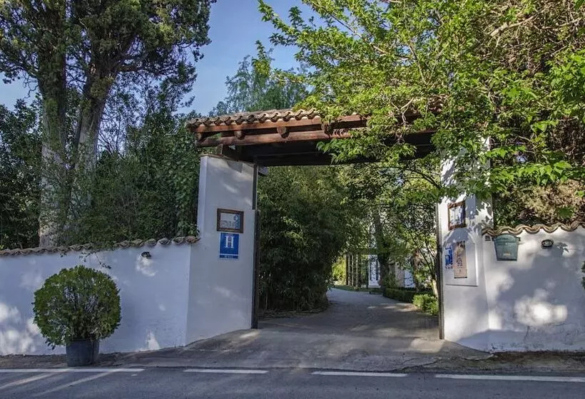 Отель Las Aguas Del Arbuniel Con Pista De Pádel