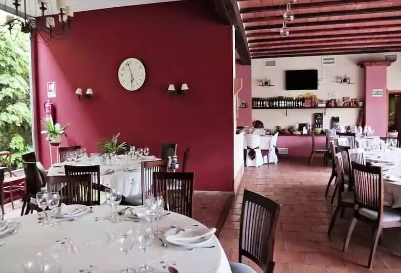 Отель Las Aguas Del Arbuniel Con Pista De Pádel