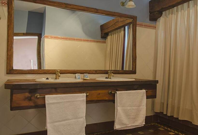 호텔 Las Aguas Del Arbuniel Con Pista De Pádel