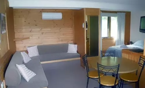 Отель Mole Creek Cabins