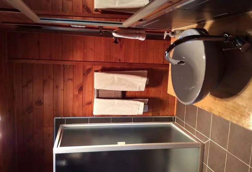 Отель Mole Creek Cabins