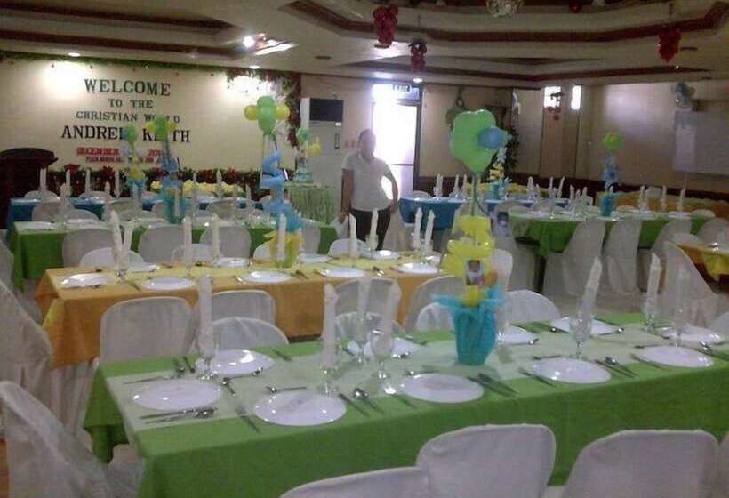 هتل Plaza Maria Luisa Suites Inn