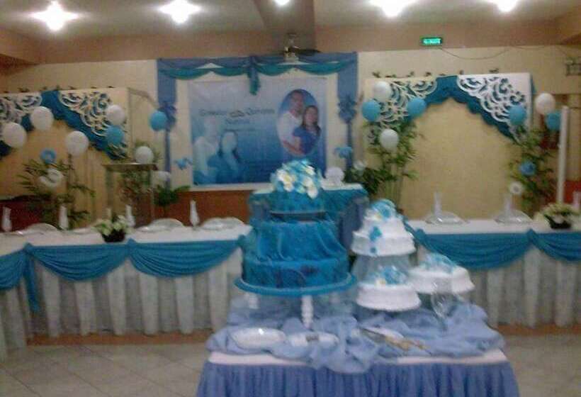 هتل Plaza Maria Luisa Suites Inn