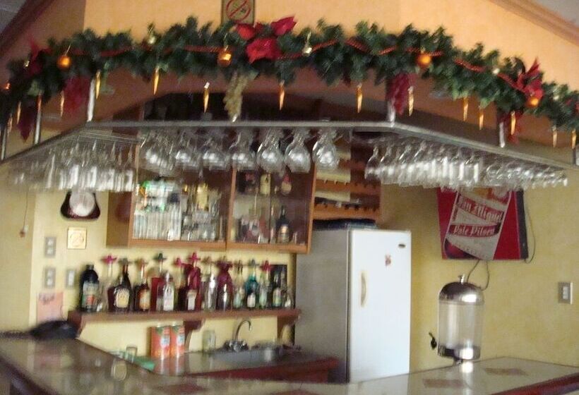 هتل Plaza Maria Luisa Suites Inn