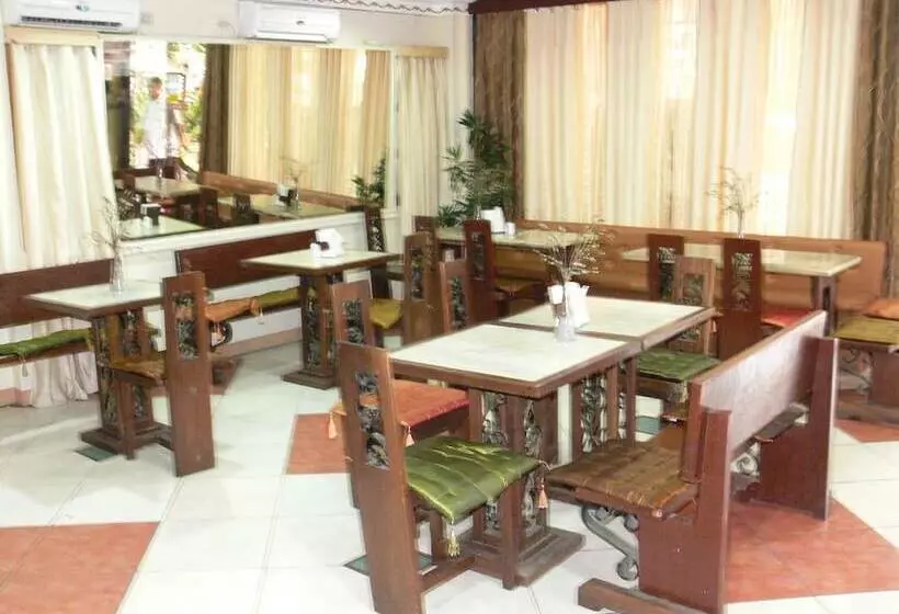 Hotel Plaza Maria Luisa Suites Inn