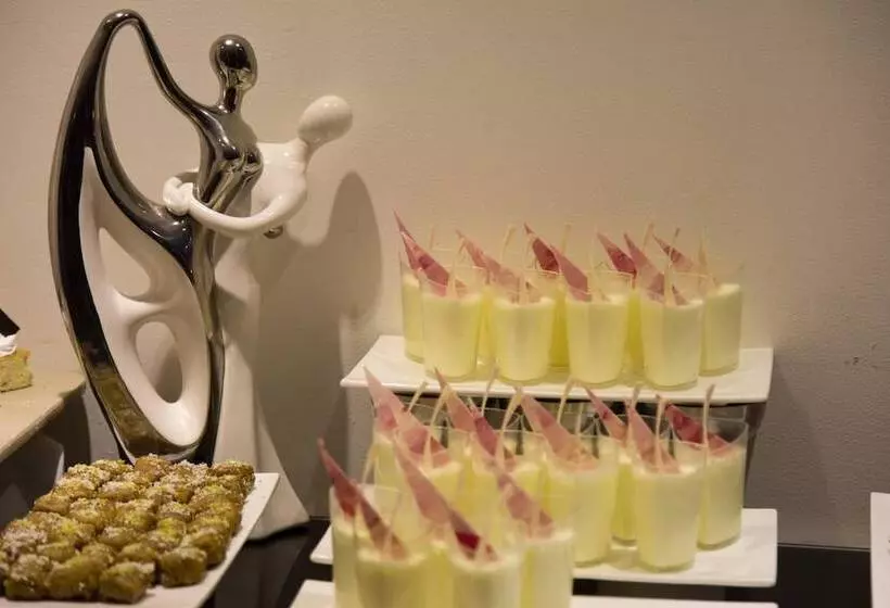 호텔 Regenta Central Harimangla