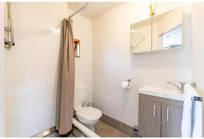 Les Troupes Apartments