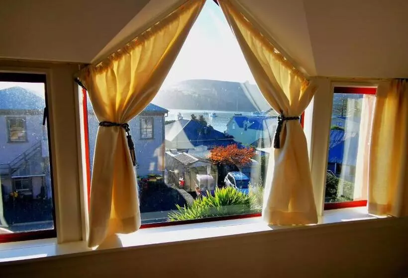 Les Troupes Apartments