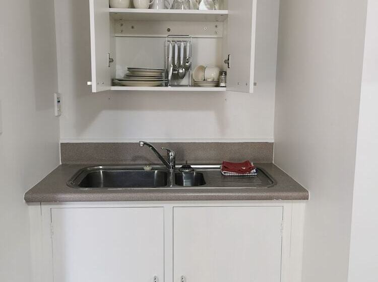 Les Troupes Apartments