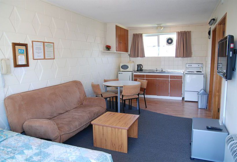 Manhattan Lodge Motel