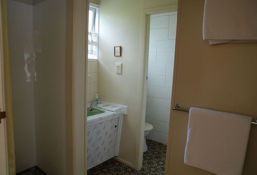 Manhattan Lodge Motel