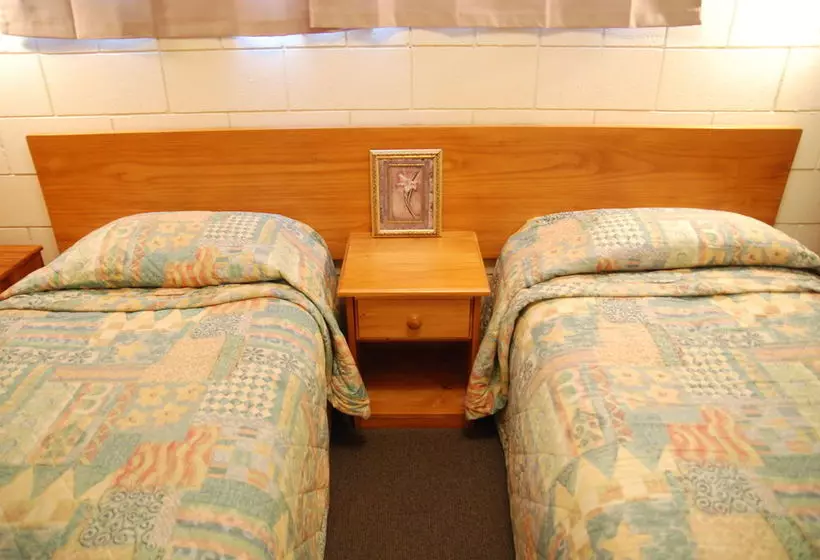 Manhattan Lodge Motel